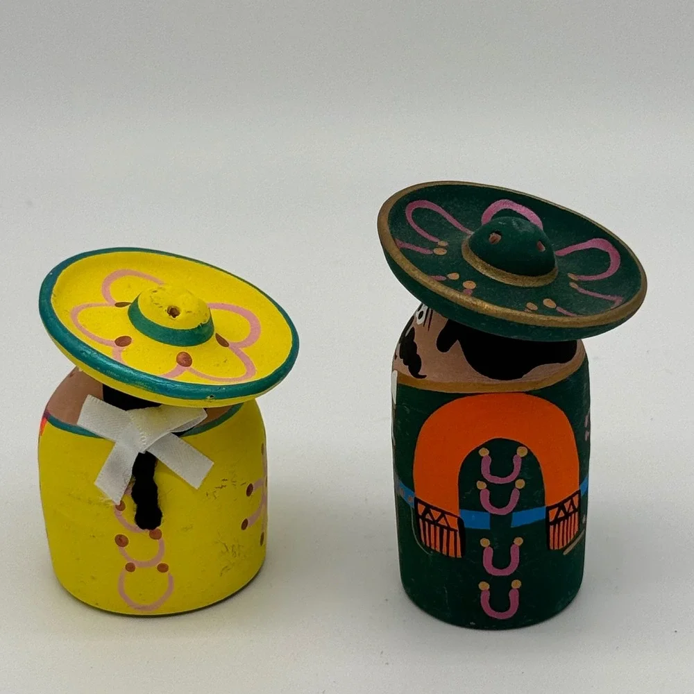 Vintage Hand Painted Mexican Folk Art Clay Mariachi Couple Salt Pepper Shakers